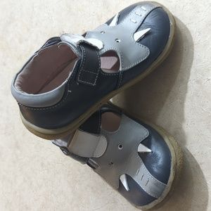 Livie and Luca size 9 elephant shoes